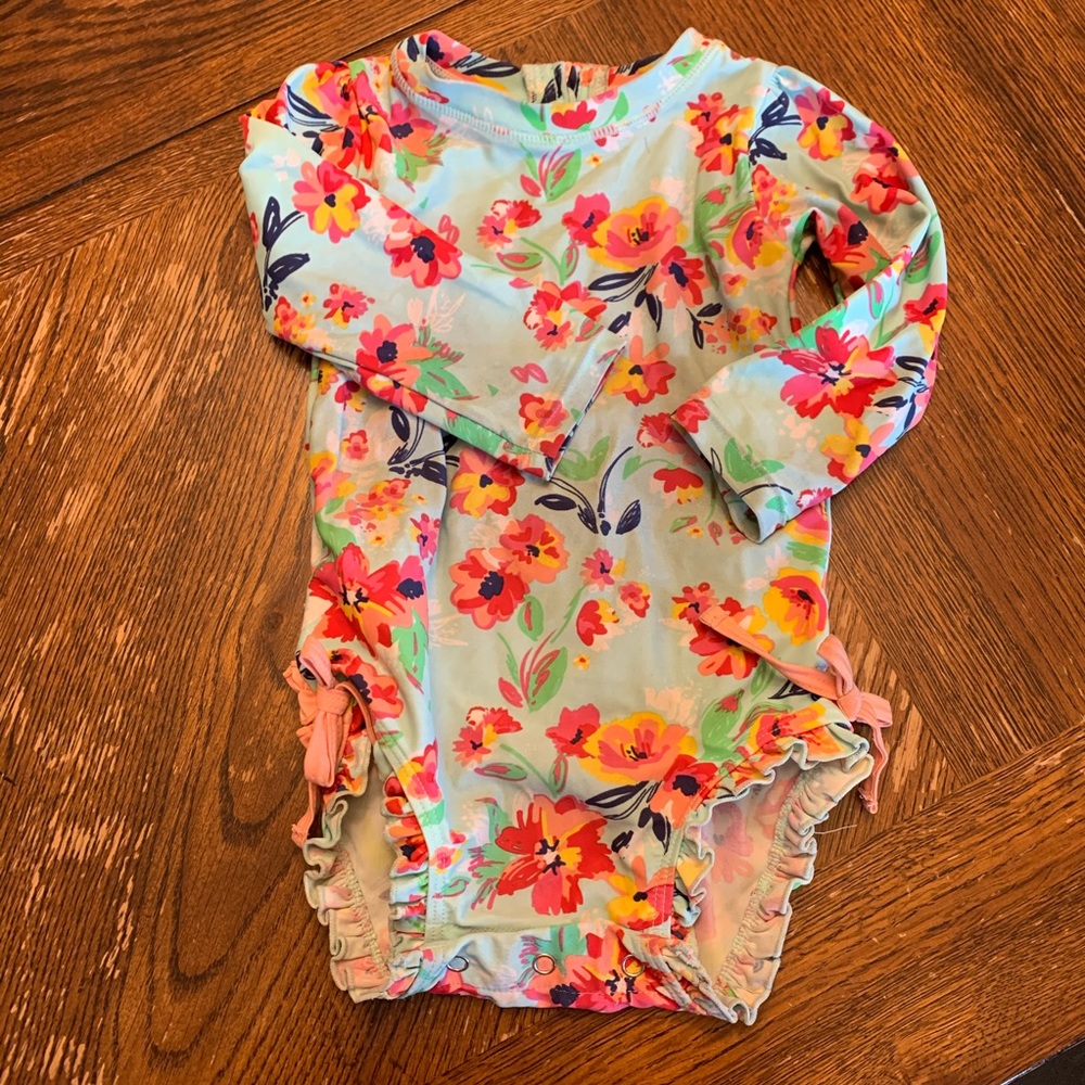 One-piece long-sleeve rash guard swimsuit